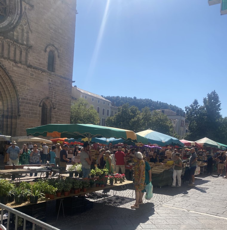 the farmers market in Cahors