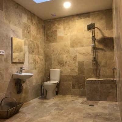 La Bergerie Gite - Bedroom 1 ensuite shower room