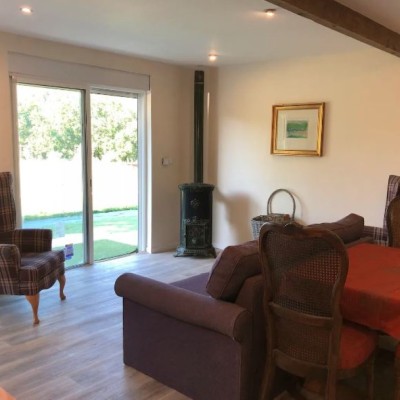 La Bergerie gite - Two large sliding patio doors provide lots of natural light